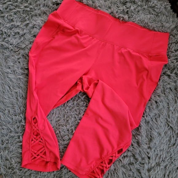 PLUS Livi High Rise Active Capri - Picture 1 of 4